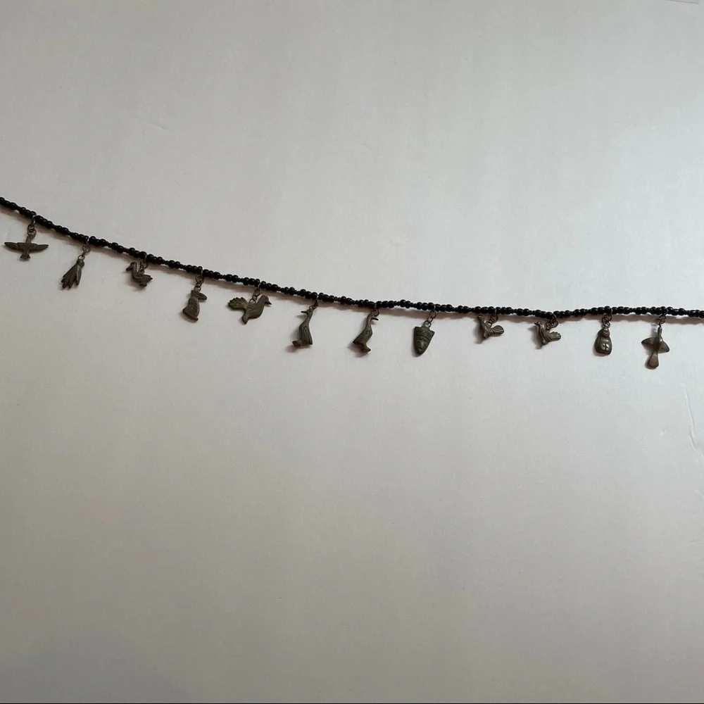 NECKLACE BLACK BEADS CHARMS ANIMALS WHIMSICAL 21”